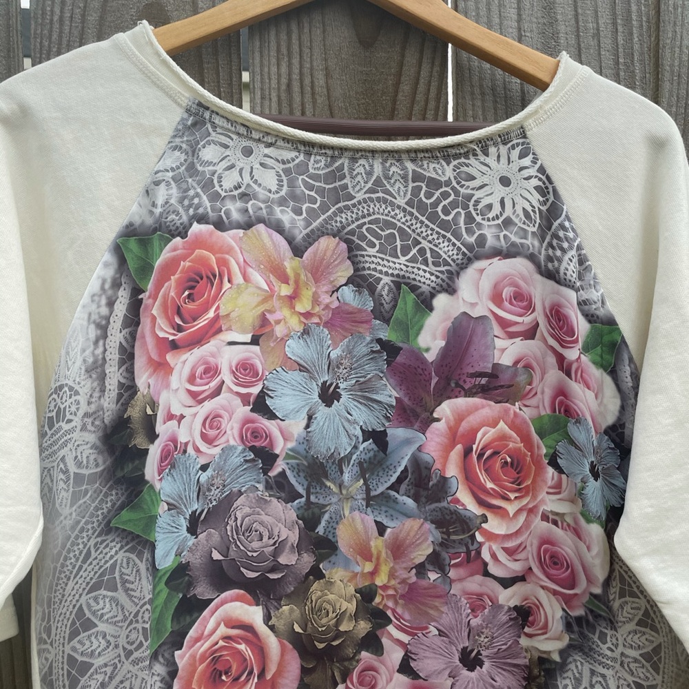 Floral Top - Picture 4 of 7